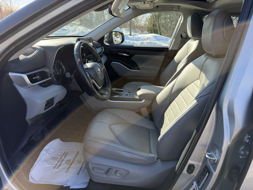 used 2023 Toyota Highlander car, priced at $39,903