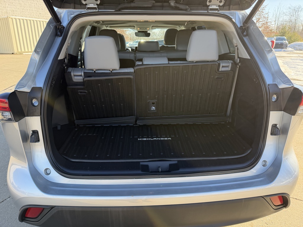 used 2023 Toyota Highlander car, priced at $39,903