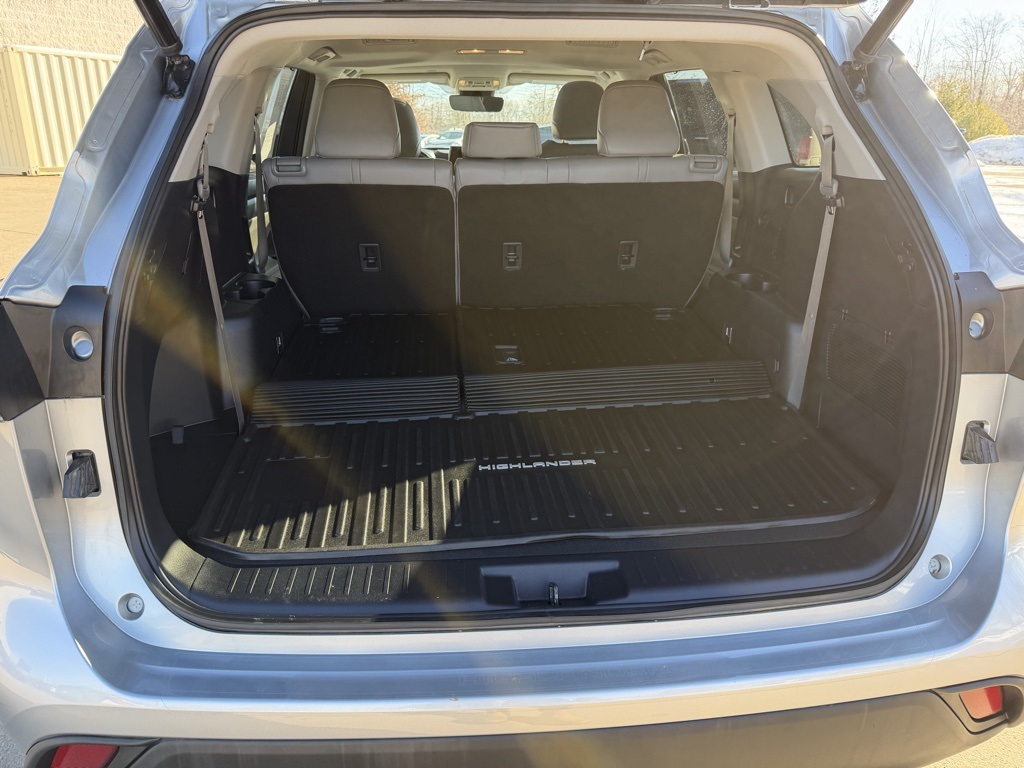 used 2023 Toyota Highlander car, priced at $39,903