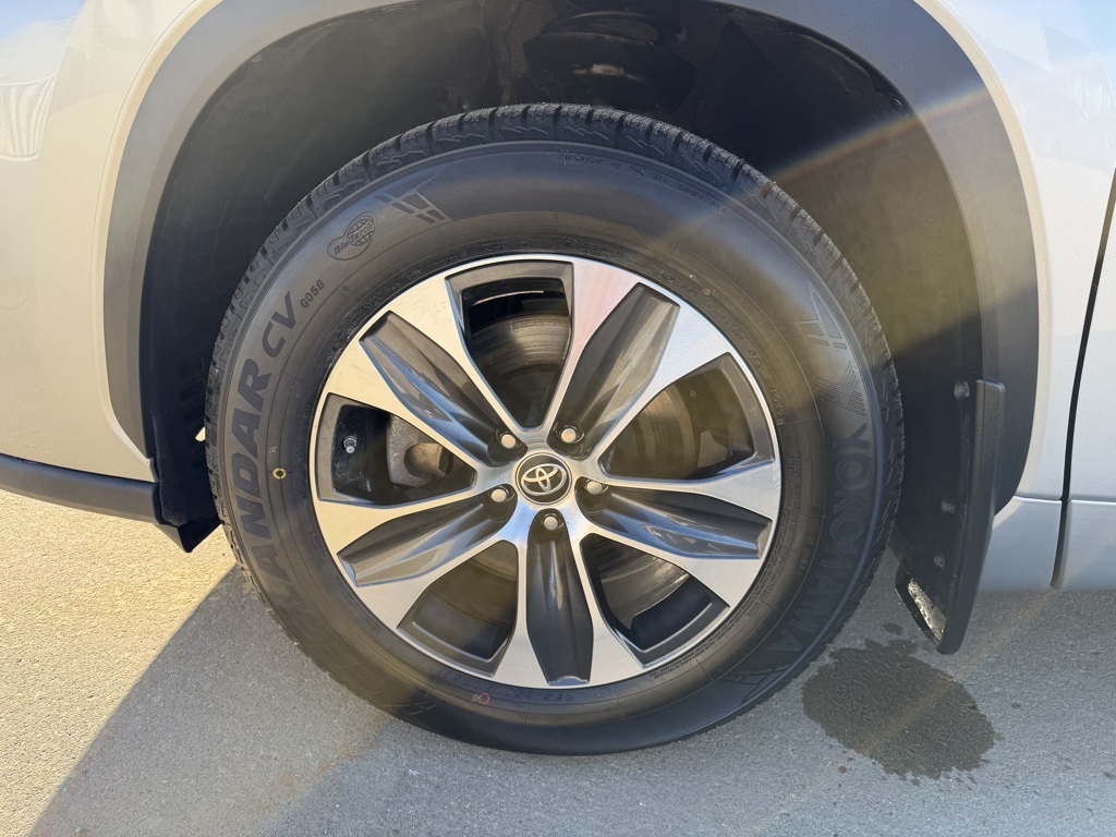 used 2023 Toyota Highlander car, priced at $39,903