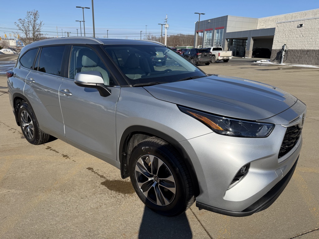 used 2023 Toyota Highlander car, priced at $39,903