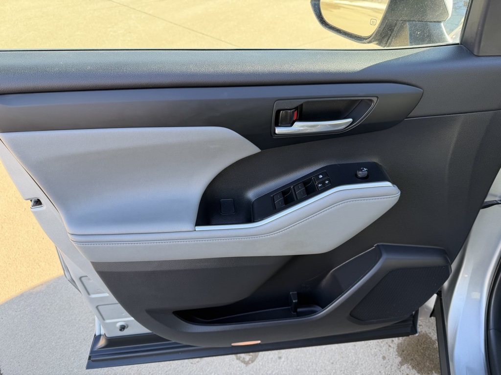 used 2023 Toyota Highlander car, priced at $39,903