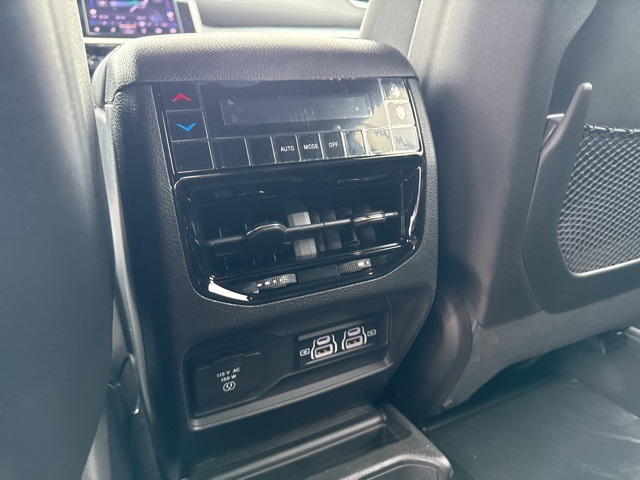 2025 Jeep Grand Cherokee Altitude X photo 8