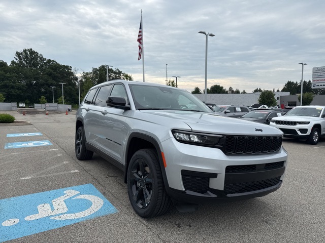 2025 Jeep Grand Cherokee Altitude X photo 4