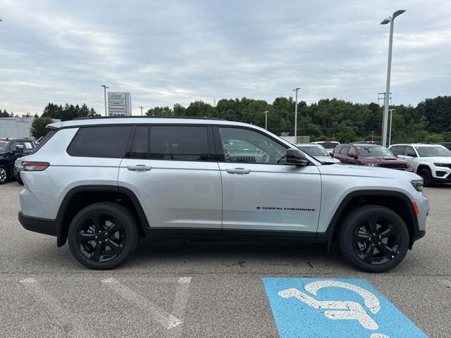 2025 Jeep Grand Cherokee Altitude X photo 5