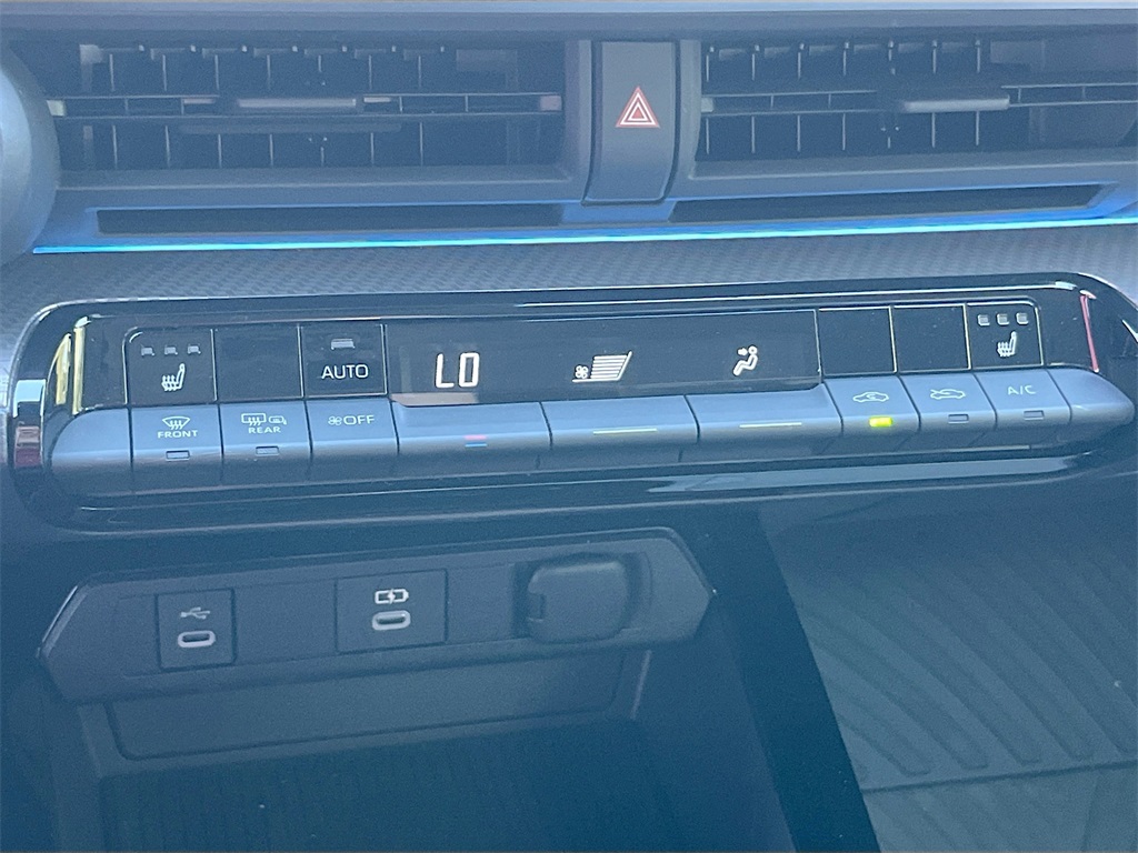 2024 Toyota Prius Limited photo 17