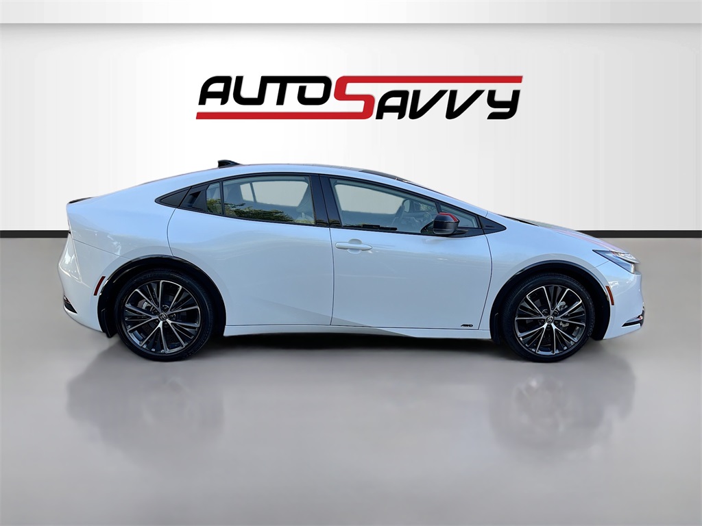2024 Toyota Prius Limited photo 8