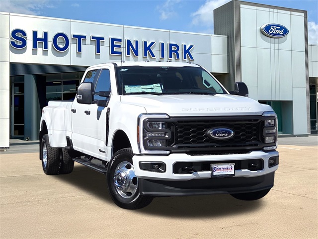 2026 Ford F-350 Super Duty XL's photo