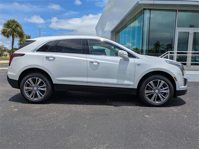 2025 Cadillac XT5 Premium Luxury photo 3