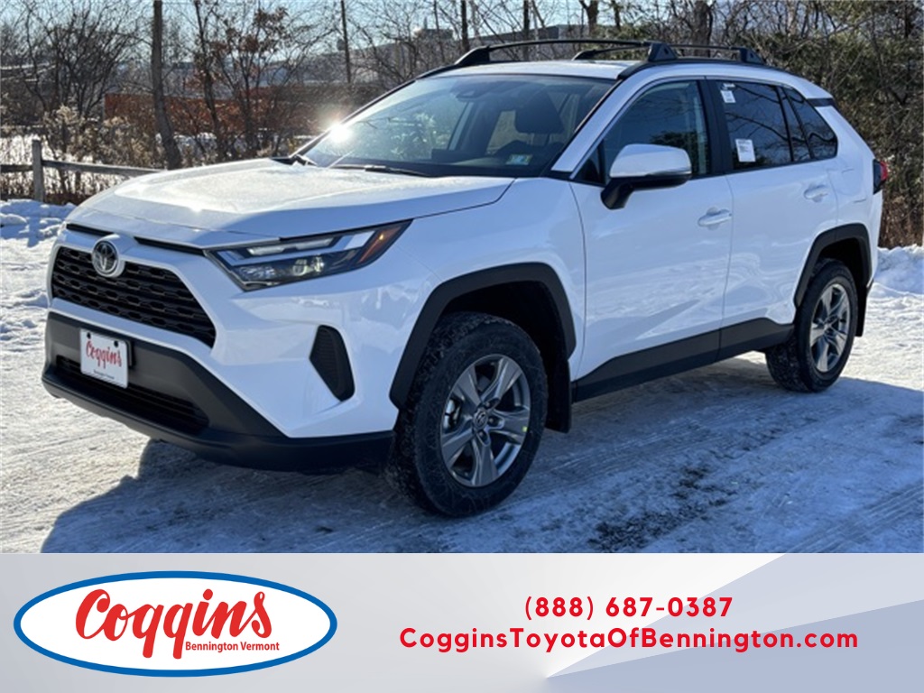 2025 Toyota RAV4 XLE's photo