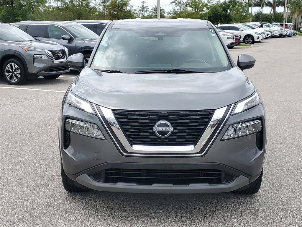 2022 Gun Metallic Nissan Rogue SV FWD SUV