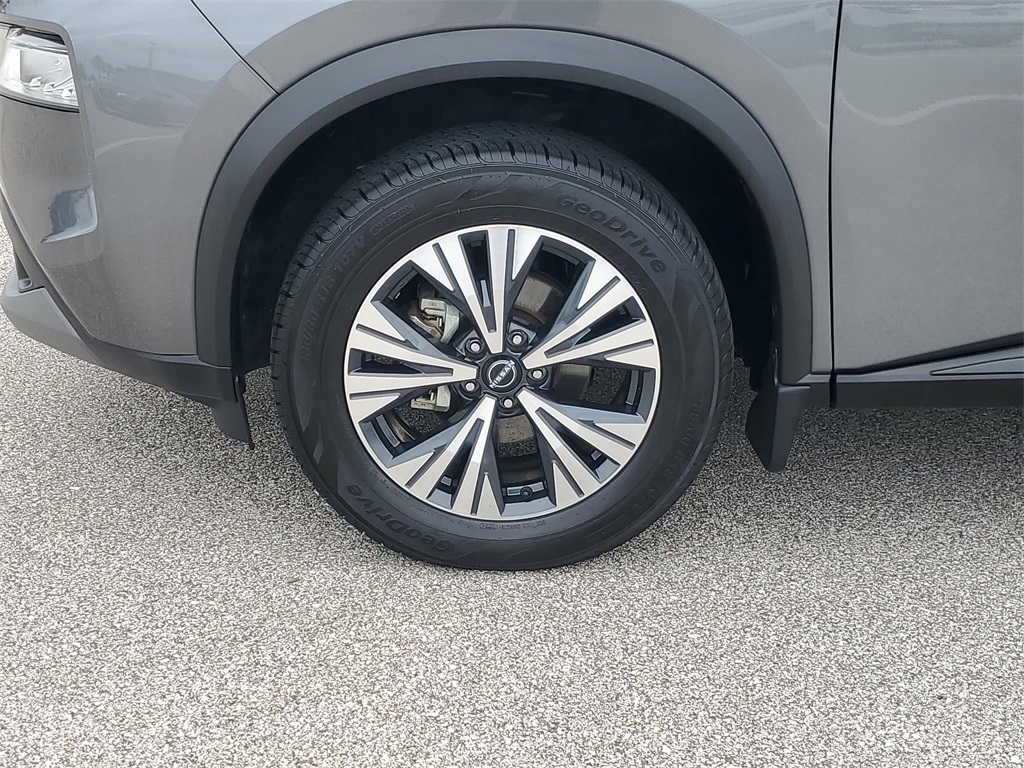 2022 Gun Metallic Nissan Rogue SV FWD SUV