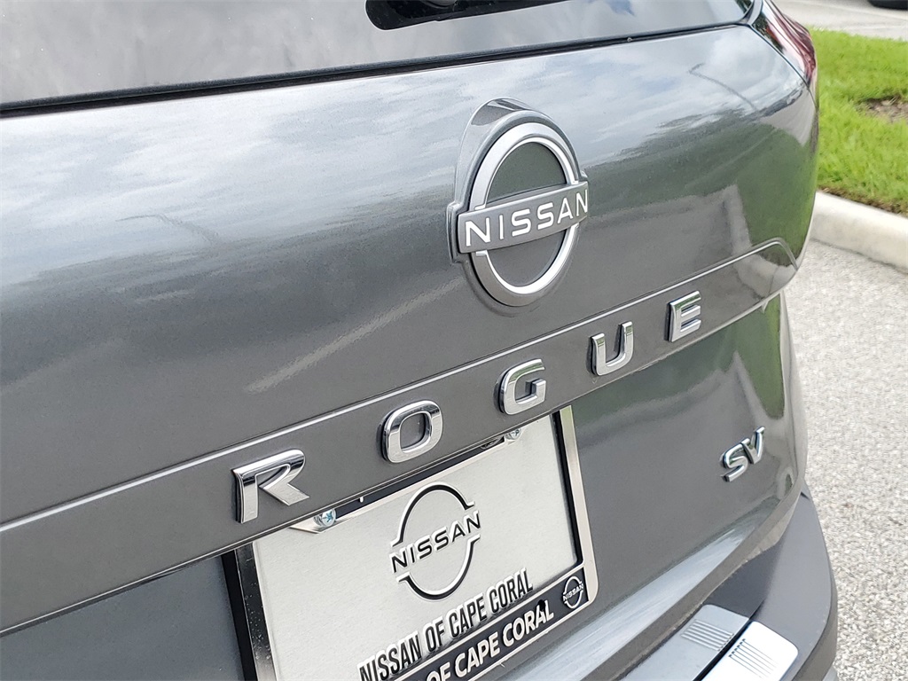 2022 Gun Metallic Nissan Rogue SV FWD SUV