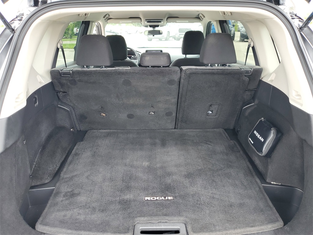 2022 Gun Metallic Nissan Rogue SV FWD SUV