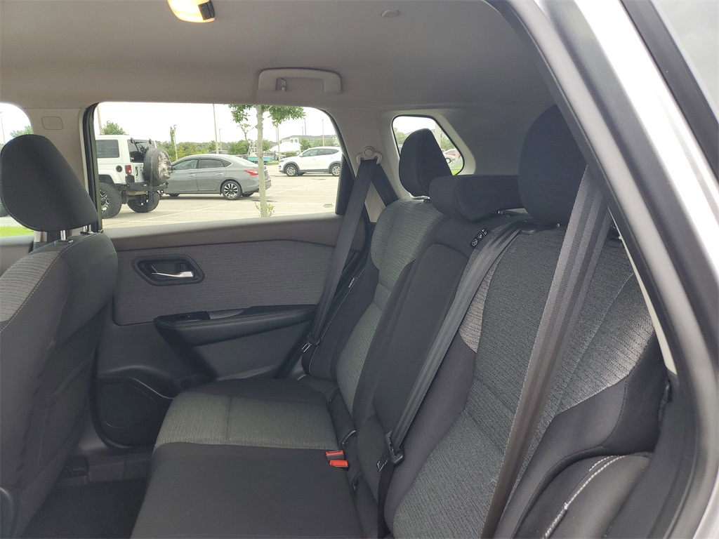 2022 Gun Metallic Nissan Rogue SV FWD SUV
