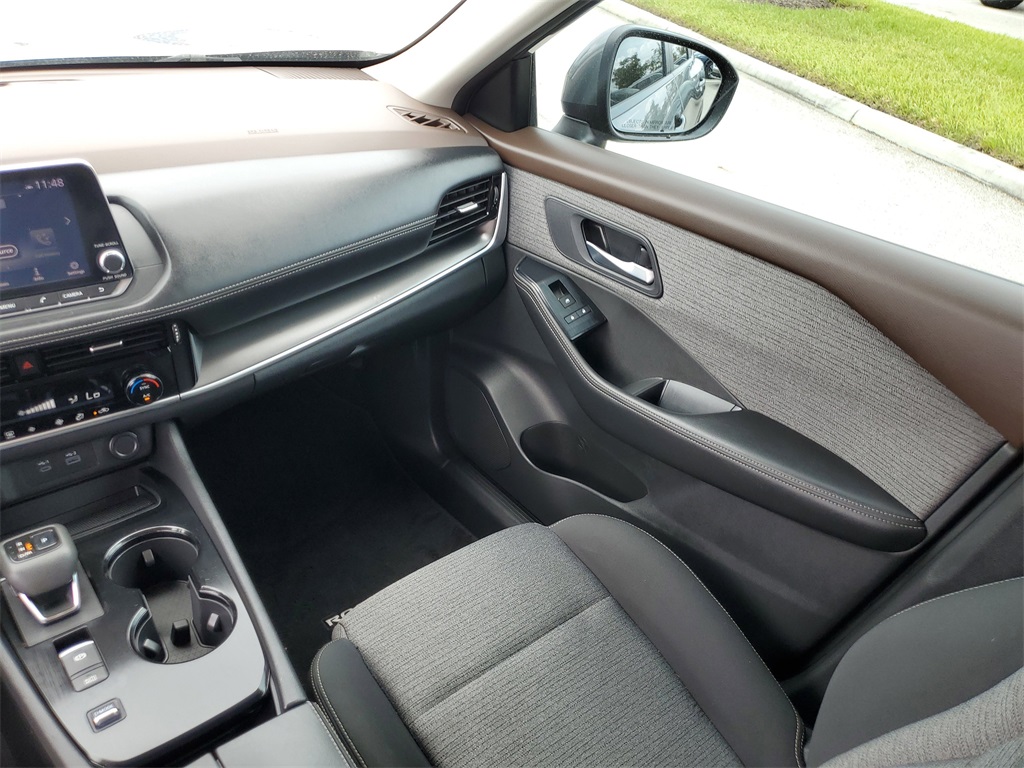 2022 Gun Metallic Nissan Rogue SV FWD SUV
