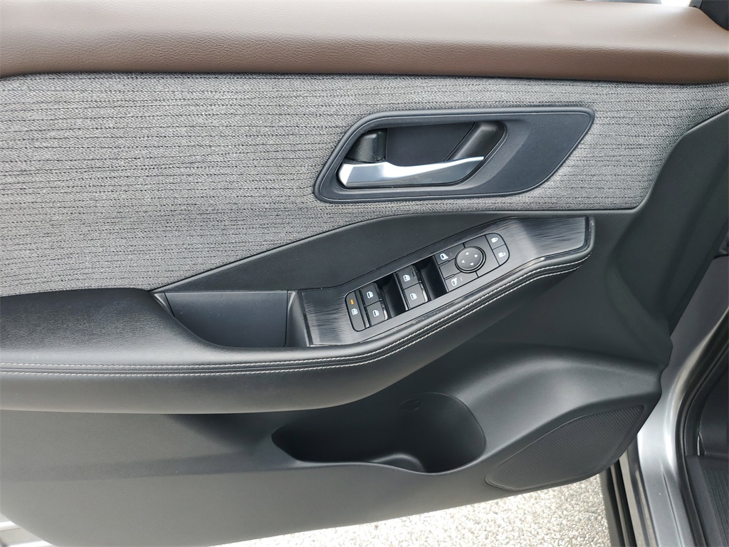 2022 Gun Metallic Nissan Rogue SV FWD SUV