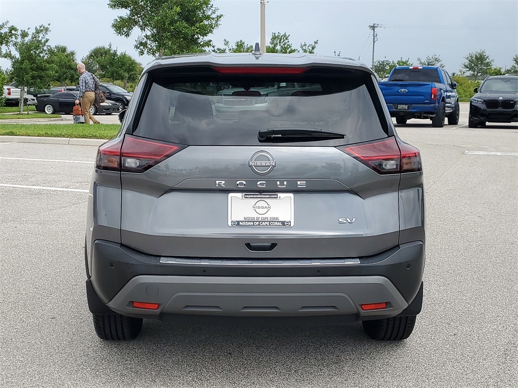 2022 Gun Metallic Nissan Rogue SV FWD SUV
