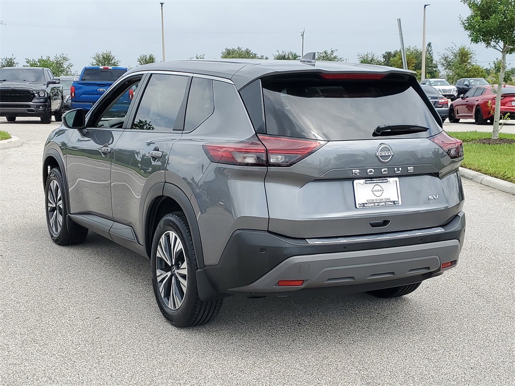 2022 Gun Metallic Nissan Rogue SV FWD SUV