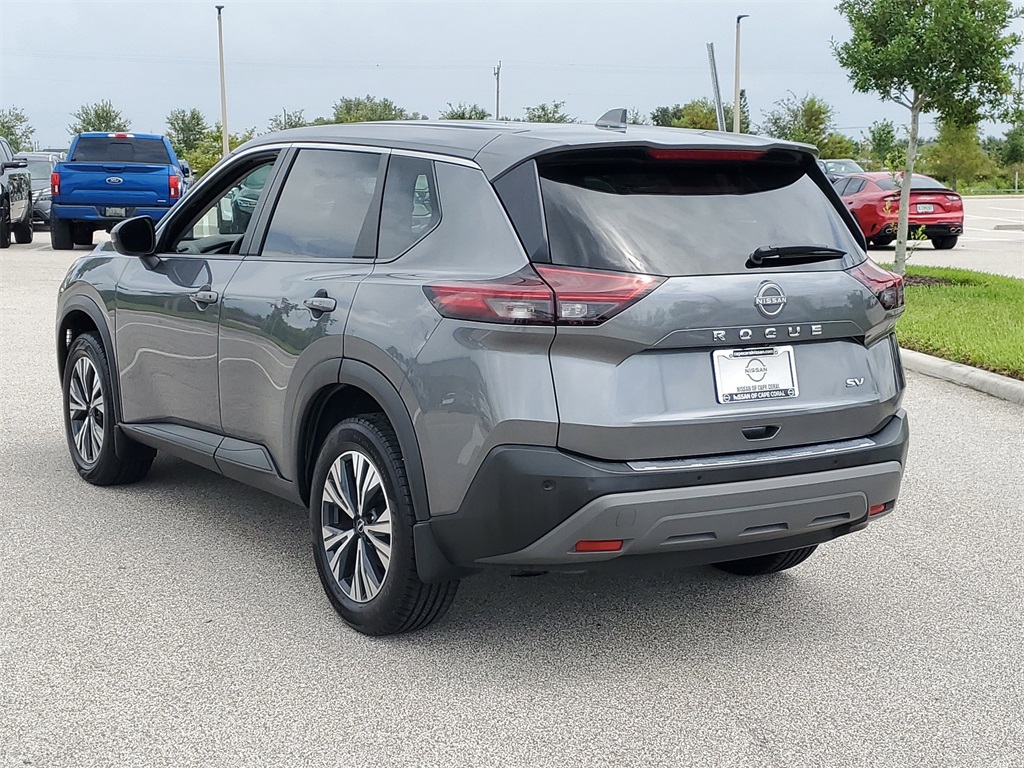 2022 Gun Metallic Nissan Rogue SV FWD SUV