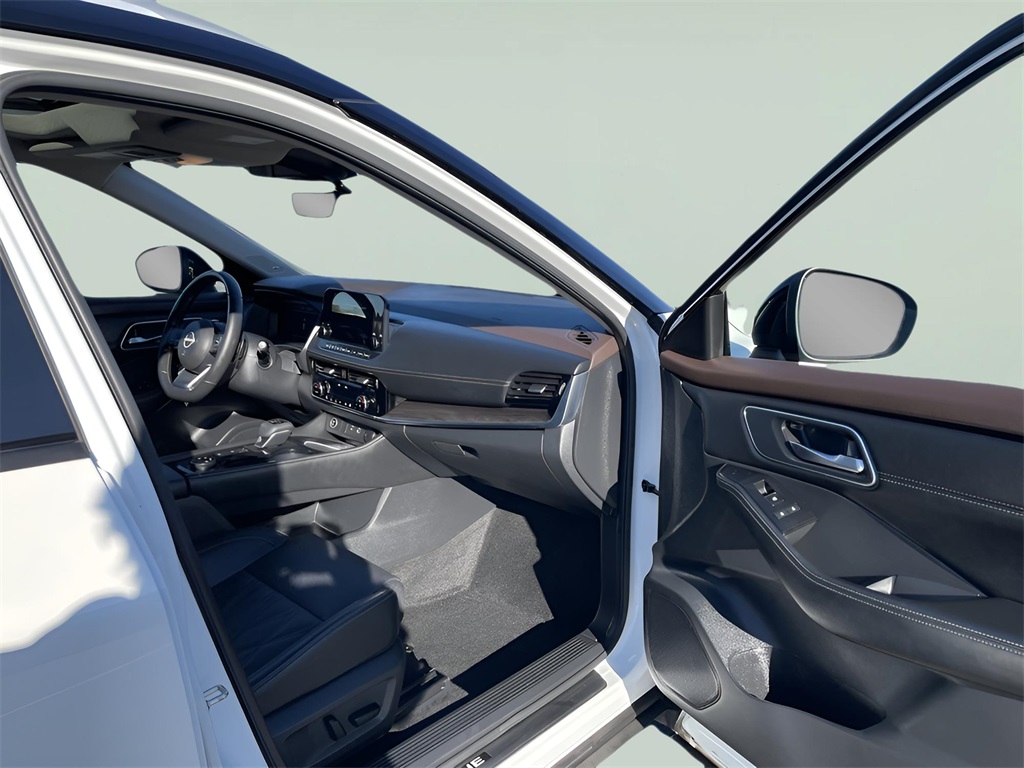 2022 Nissan Rogue Platinum AWD photo 3