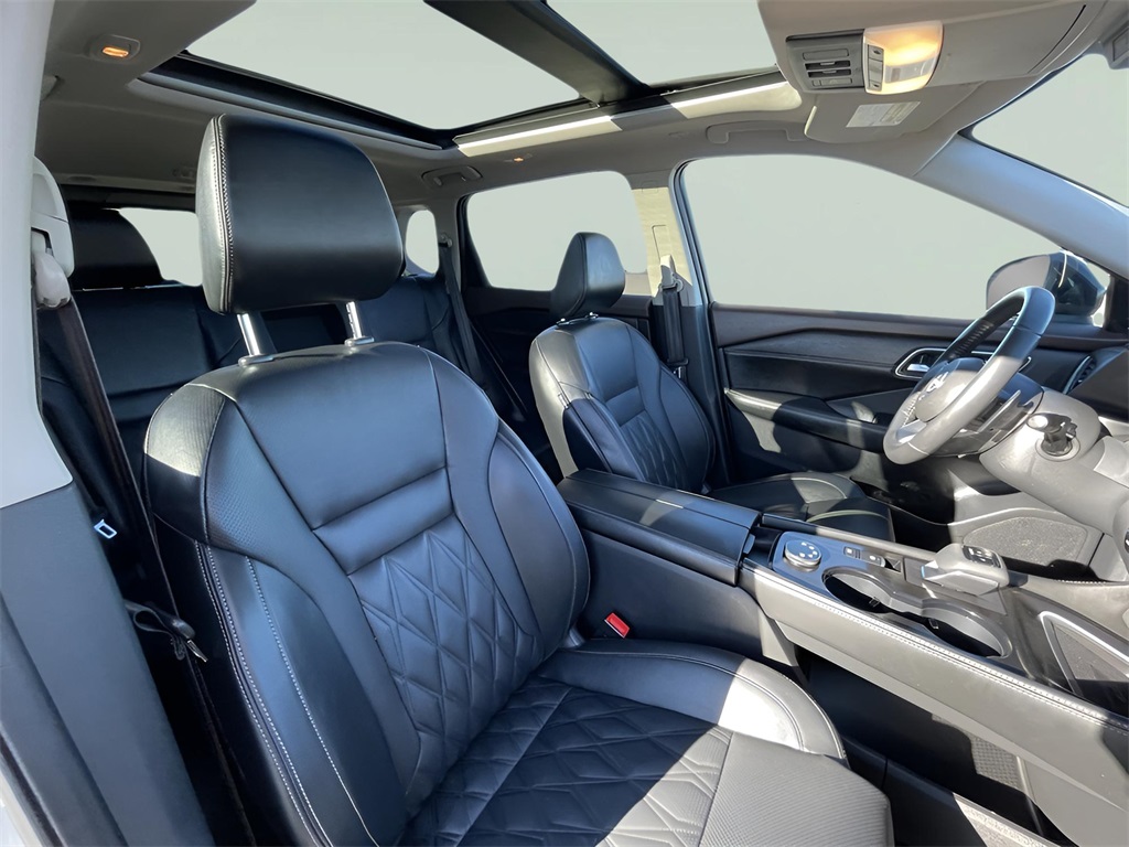 2022 Nissan Rogue Platinum AWD photo 4