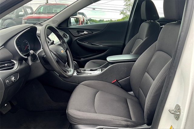 2019 Summit White Chevrolet Malibu LS FWD Sedan