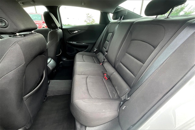 2019 Summit White Chevrolet Malibu LS FWD Sedan