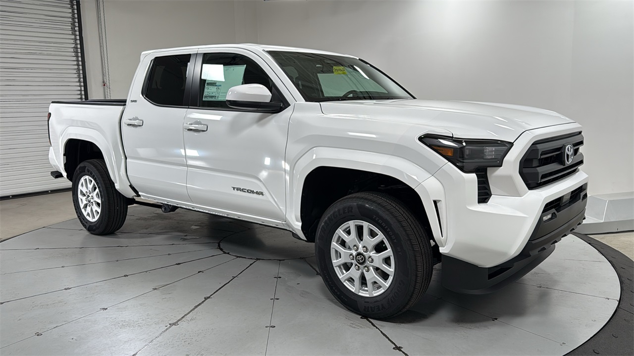 2025 Toyota Tacoma SR5 Double Cab photo 3