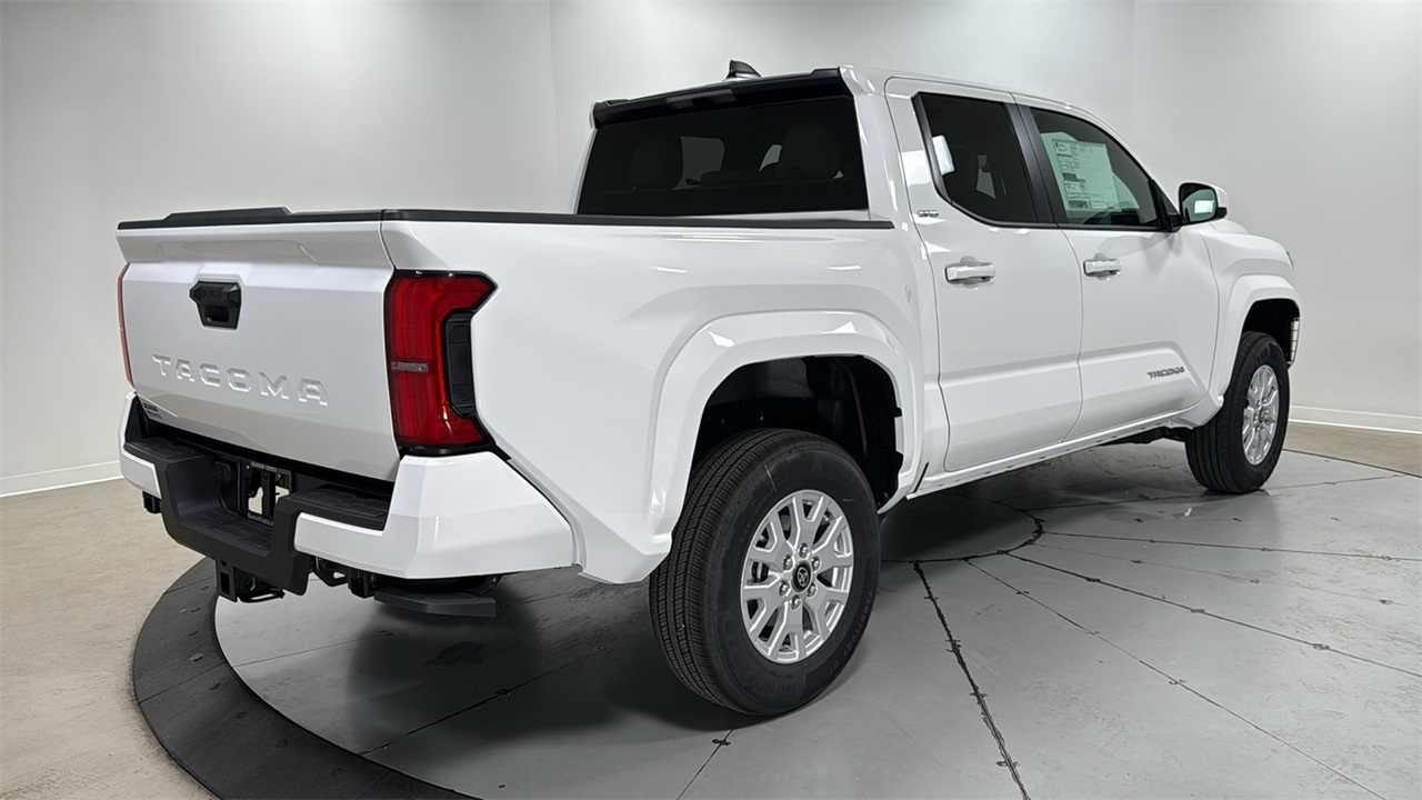2025 Toyota Tacoma SR5 Double Cab photo 4