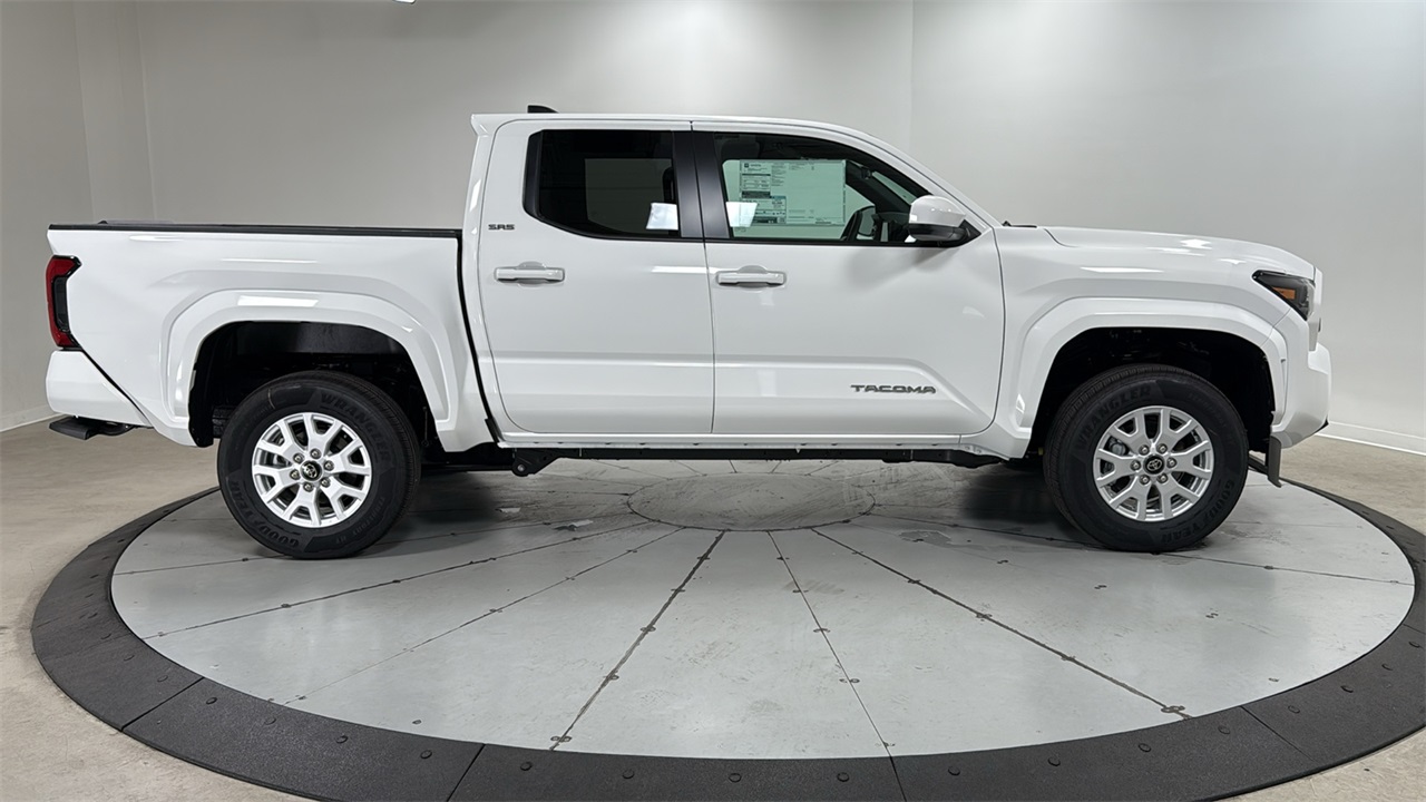 2025 Toyota Tacoma SR5 Double Cab photo 5