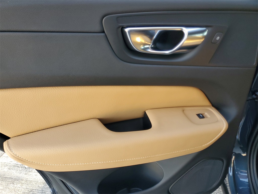 used 2020 Volvo XC60 car, priced at $23,298