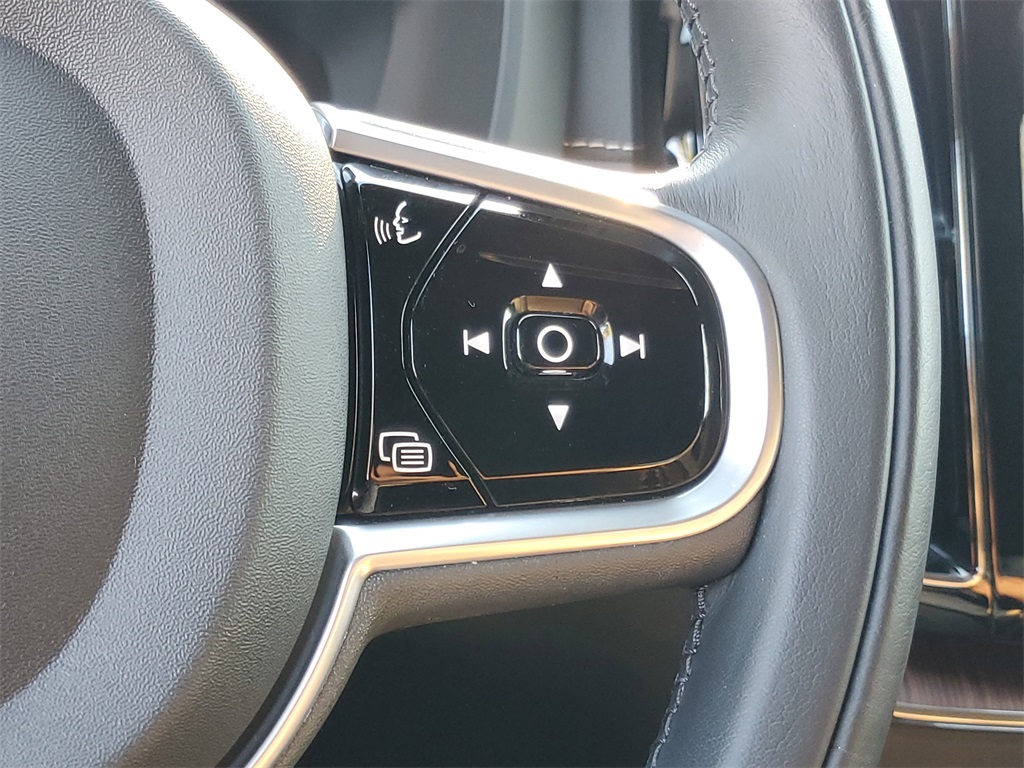 used 2020 Volvo XC60 car, priced at $23,298