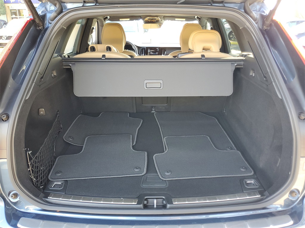 used 2020 Volvo XC60 car, priced at $23,298