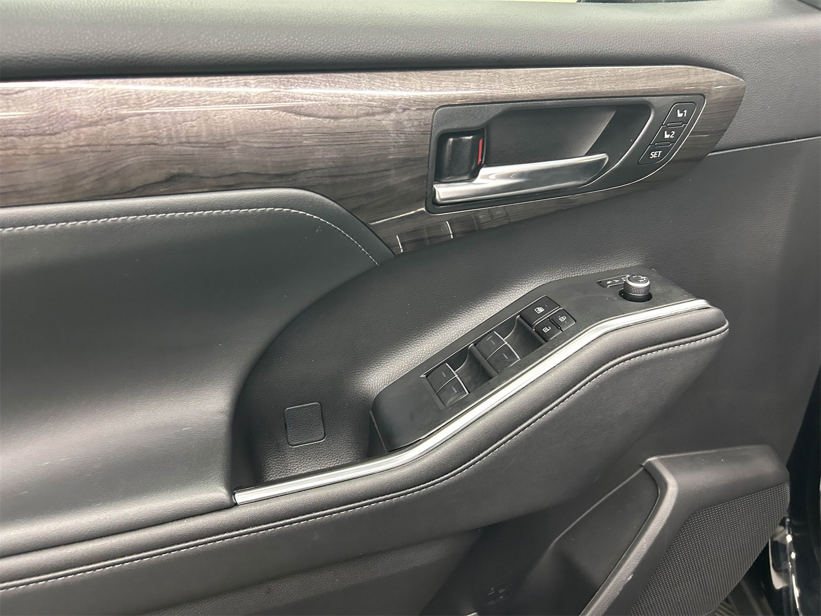 used 2023 Toyota Highlander car, priced at $34,788