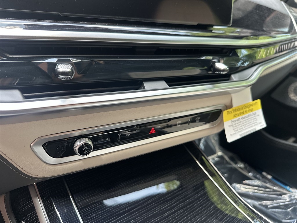 X7 M60i