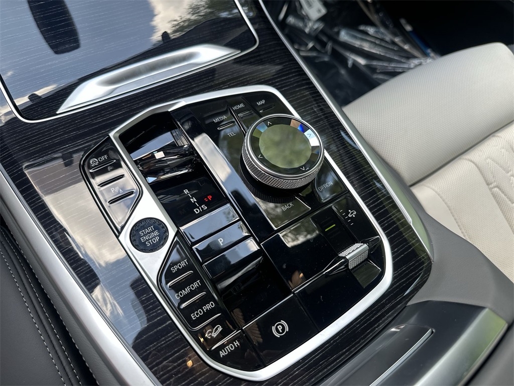 X7 M60i