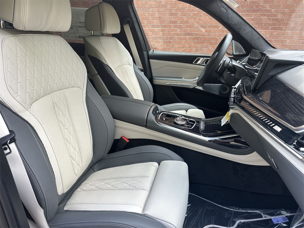 X7 M60i