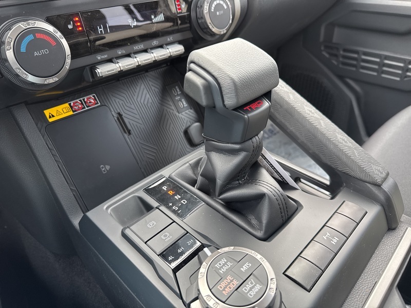 2025 Toyota Tacoma TRD Off-Road photo 17