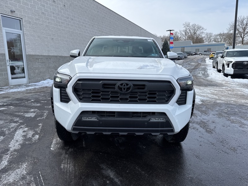 2025 Toyota Tacoma TRD Off-Road photo 2