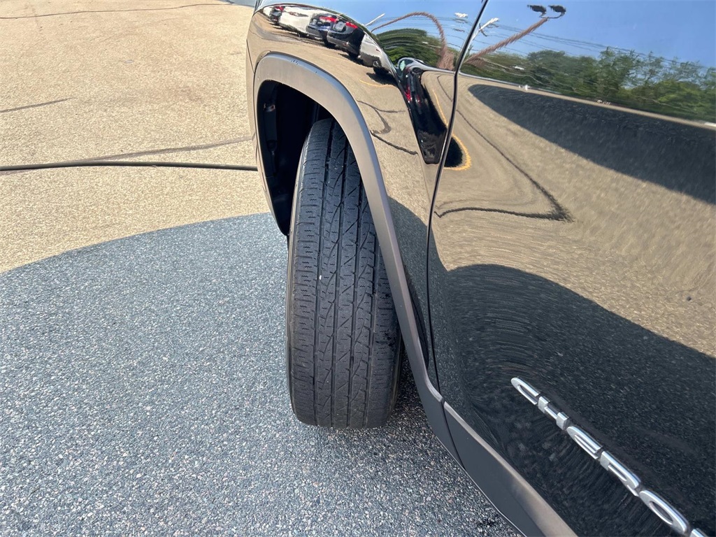 2019 Diamond Black Crystal Pearlcoat Jeep Cherokee Latitude Plus 4X4 SUV