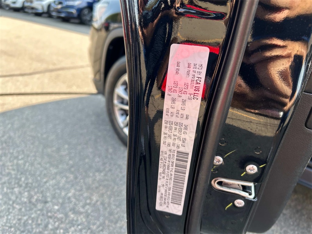 2019 Diamond Black Crystal Pearlcoat Jeep Cherokee Latitude Plus 4X4 SUV