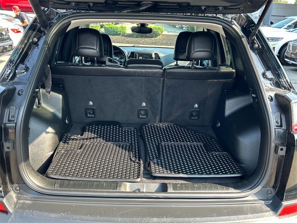 2019 Diamond Black Crystal Pearlcoat Jeep Cherokee Latitude Plus 4X4 SUV