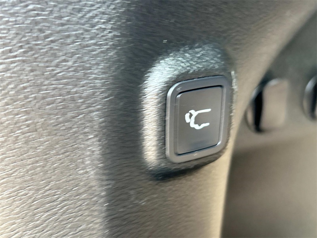2019 Diamond Black Crystal Pearlcoat Jeep Cherokee Latitude Plus 4X4 SUV