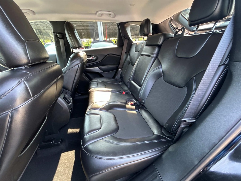 2019 Diamond Black Crystal Pearlcoat Jeep Cherokee Latitude Plus 4X4 SUV