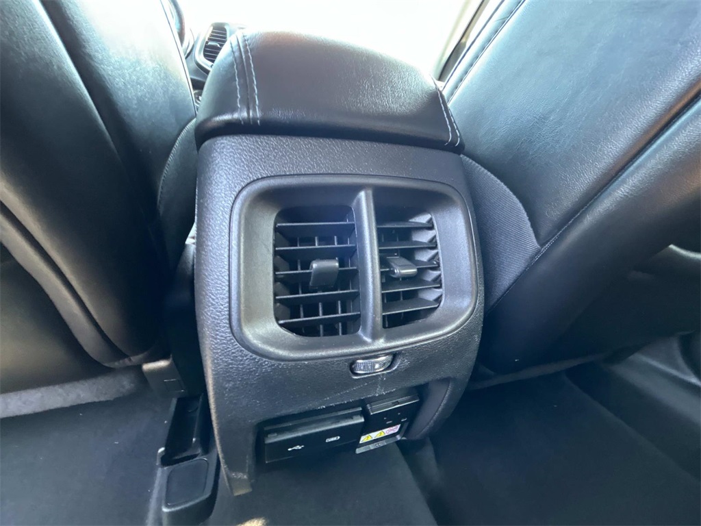 2019 Diamond Black Crystal Pearlcoat Jeep Cherokee Latitude Plus 4X4 SUV