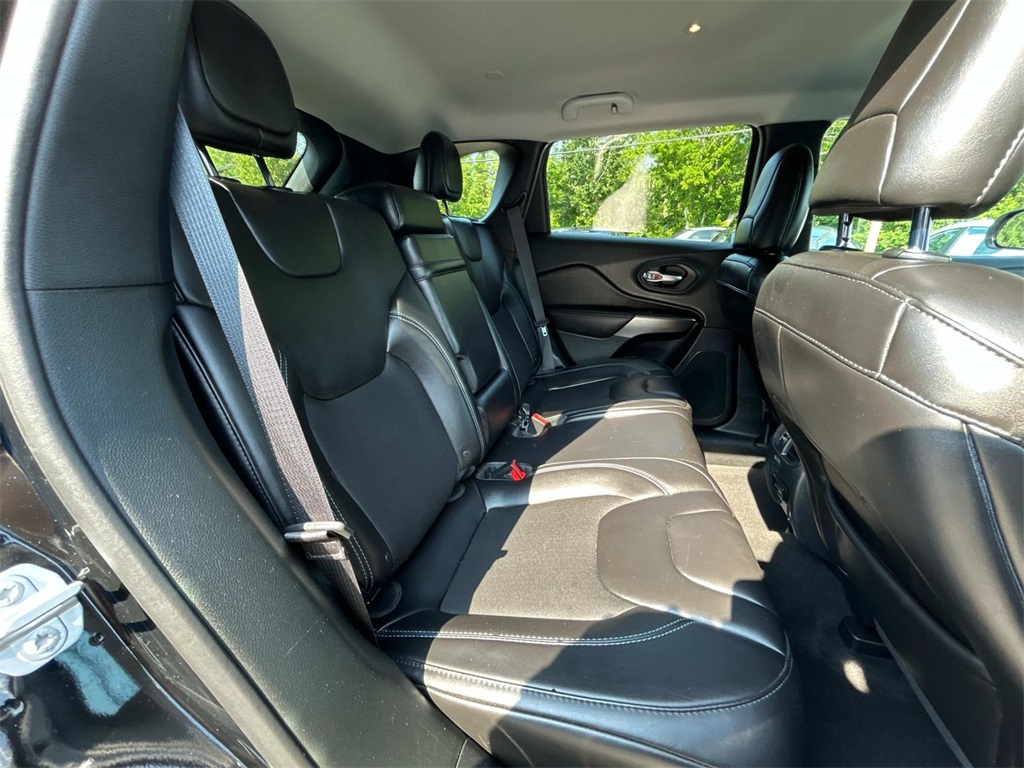 2019 Diamond Black Crystal Pearlcoat Jeep Cherokee Latitude Plus 4X4 SUV