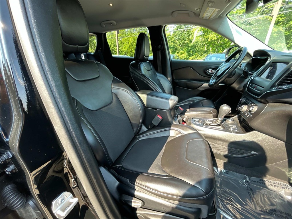 2019 Diamond Black Crystal Pearlcoat Jeep Cherokee Latitude Plus 4X4 SUV