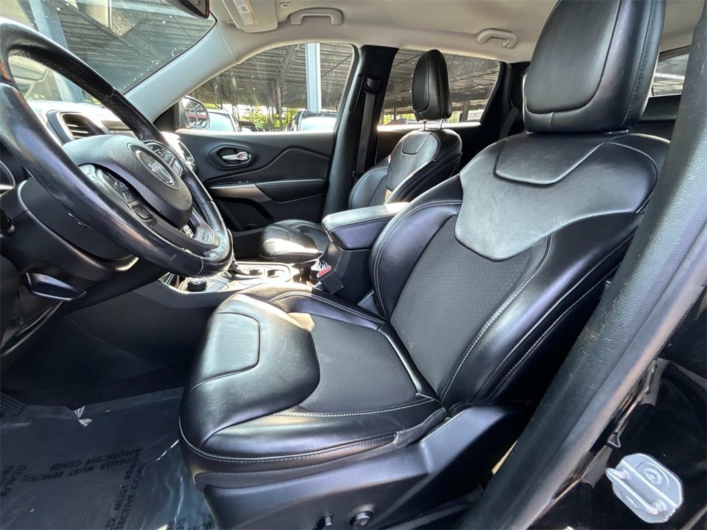 2019 Diamond Black Crystal Pearlcoat Jeep Cherokee Latitude Plus 4X4 SUV
