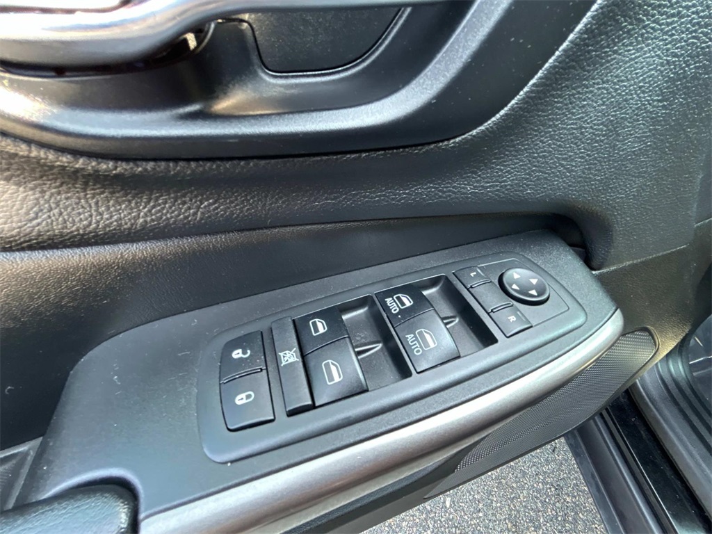 2019 Diamond Black Crystal Pearlcoat Jeep Cherokee Latitude Plus 4X4 SUV